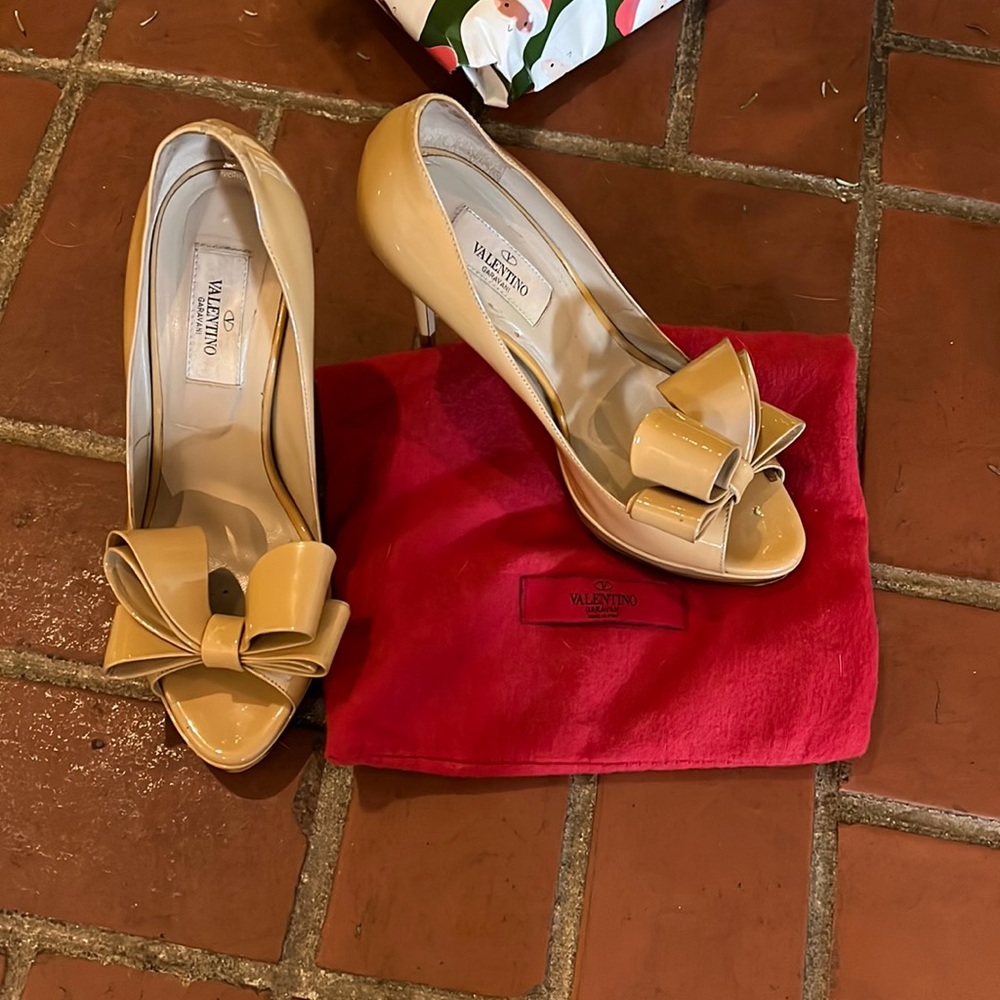 Valentino open-toe stilettos. Size 37.